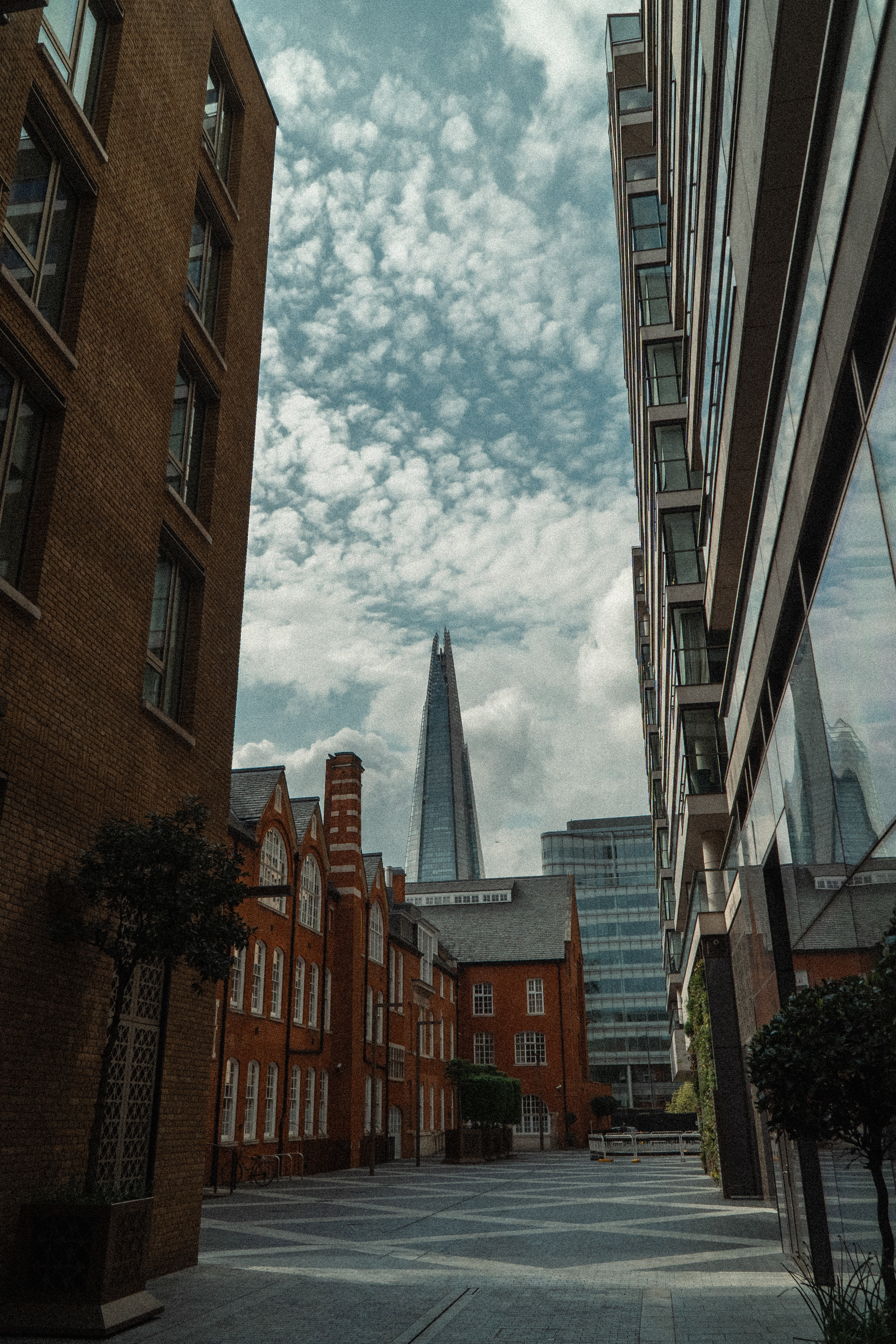 London freelance videographer Lucas Braga shooting cinematic visuals